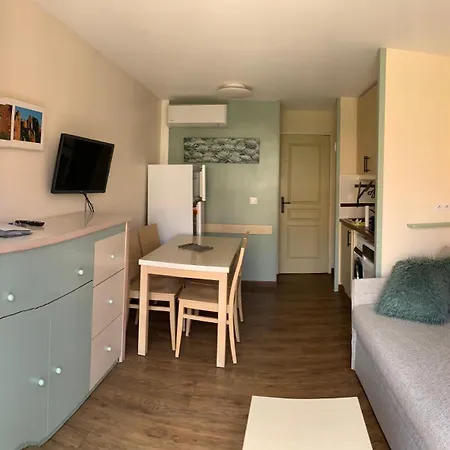 Cap Esterel 2 Pieces Climatise 4-5pers Piscines Parking Draps Wifi